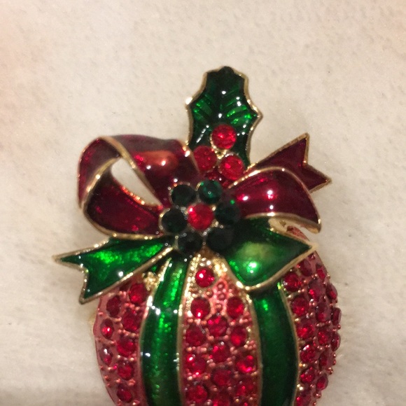 Christmas Holiday Crystal Ball Ornament Brooch Pin NWT unbranded 1.5x2” - Picture 8 of 12